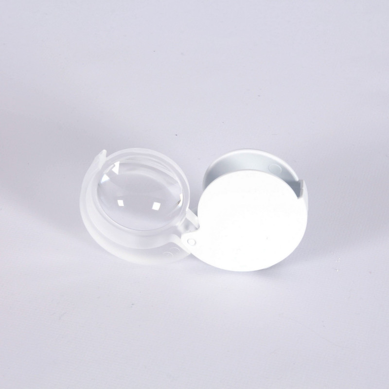 Loupe de poche MOBILENT x10 malvoyant