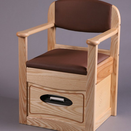 Chaise percée avec chasse d'eau