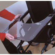 Tablettes universelles pour fauteuils roulants