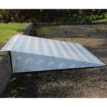 Rampe de seuil avec support latéral Rampe de seuil avec support latéral