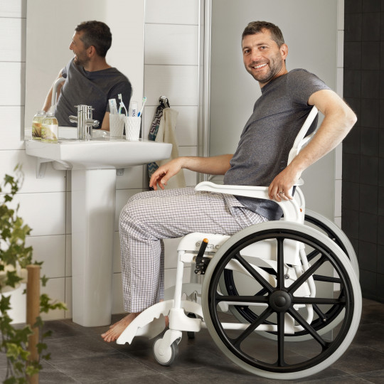 Chaise de douche Clean grandes roues - Tabouret et chaise de douche