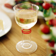 Verre à pied ergonomique Etac Tasty