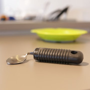 Cuillère à soupe inclinable Sure grip