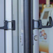 Encoche universelle de porte main libre Izidoor