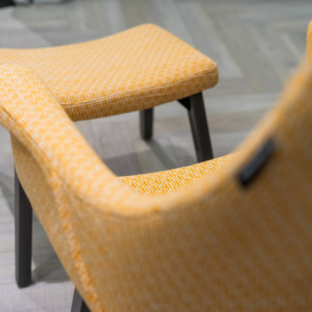 Chaise confort avec accoudoirs Cosmo Moments Furniture