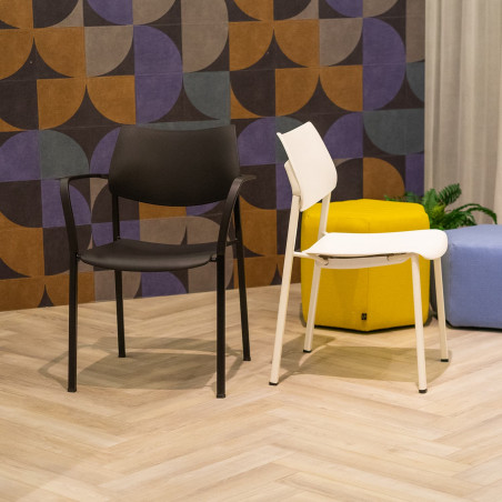 Chaise avec accoudoirs IO