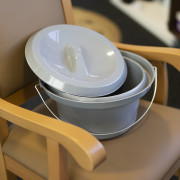 Chaise percée en bois Allure