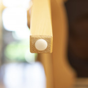 Chaise percée en bois Allure