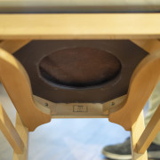 Chaise percée en bois Allure