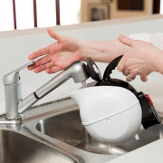 Bouilloire électrique à bascule