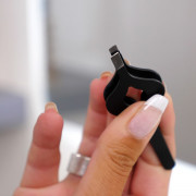 Pince à épiler facilement préhensible