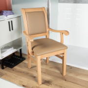 Chaise percée en bois Allure