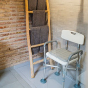 Chaise de douche avec accoudoirs amovibles rembourrée Salamanca