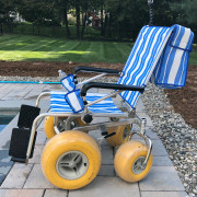 Fauteuil roulant de plage dédié aux PMR