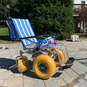 Fauteuil roulant de plage dédié aux PMR