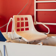 Siège de bain pivotant à accoudoirs relevables Edora