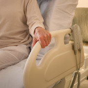Lit médicalisé releveur et verticalisable Sit Up