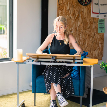 Table de lit inclinable et réglable