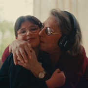 Assistant d'écoute pour seniors Spokéo