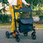 Déambulateur 4 roues...