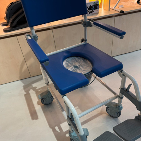 Chaise de douche Aston à roulettes - Reconditionné