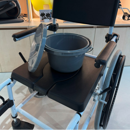 Fauteuil de douche Tarifa grandes roues - Reconditionné