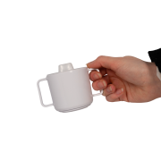 Gobelet double anse avec bec verseur