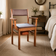 Chaise percée en bois Nordencare