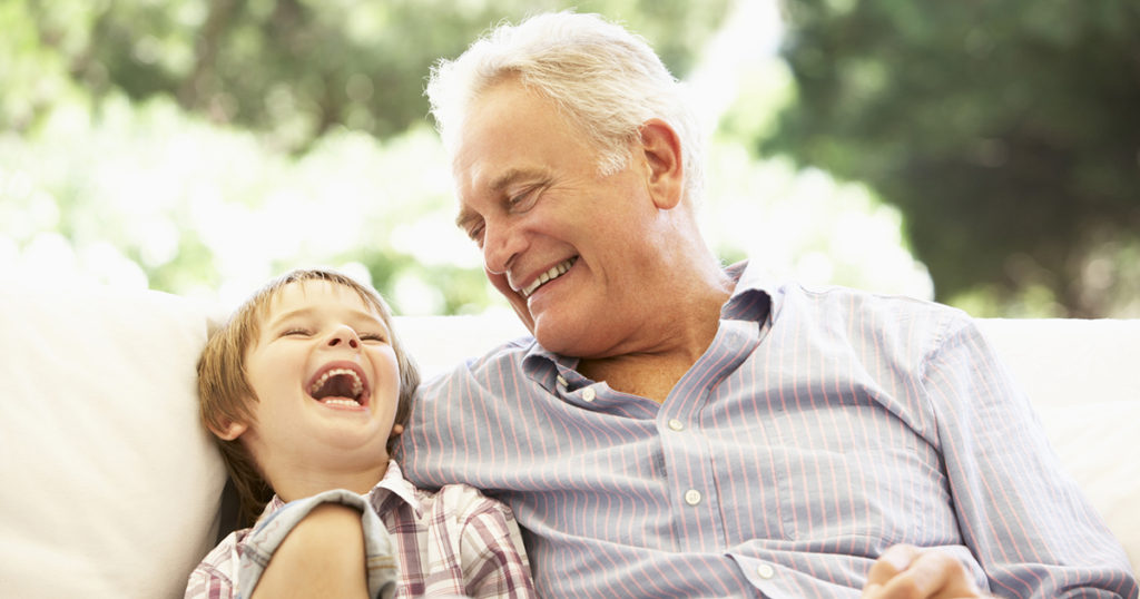 Grand-père et son petit fils de coeur