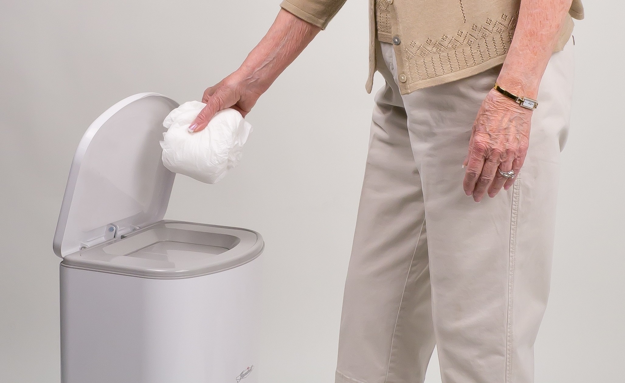 Janibell, la poubelle anti odeur pour les déchets liés à l'incontinence