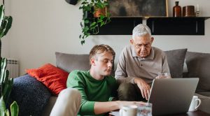 Arnaque-personnes-agees-senior-scam