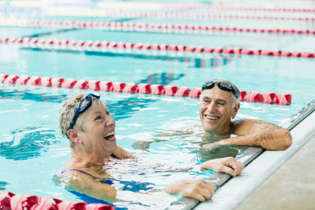senior, sport l'été, piscine